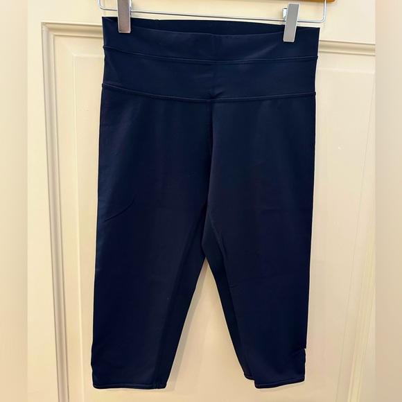 Lululemon invigorate crop black legging size 2 - Picture 2 of 13